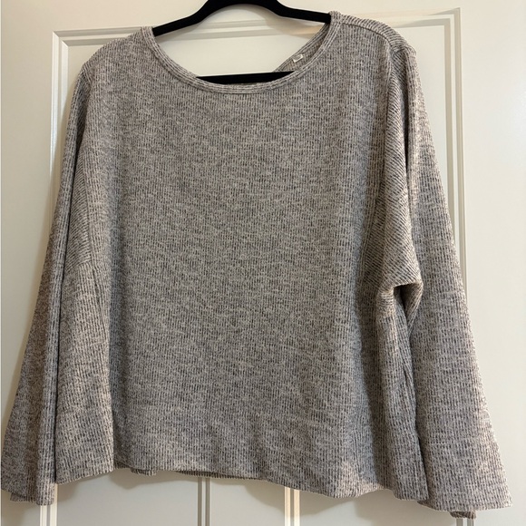 Max Studio Tops - Max Studio Heather Gray Cropped Knit Top